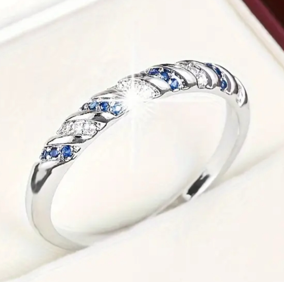 Trendy Spiral Design Ring Inlaid with Synthetic Zirconia