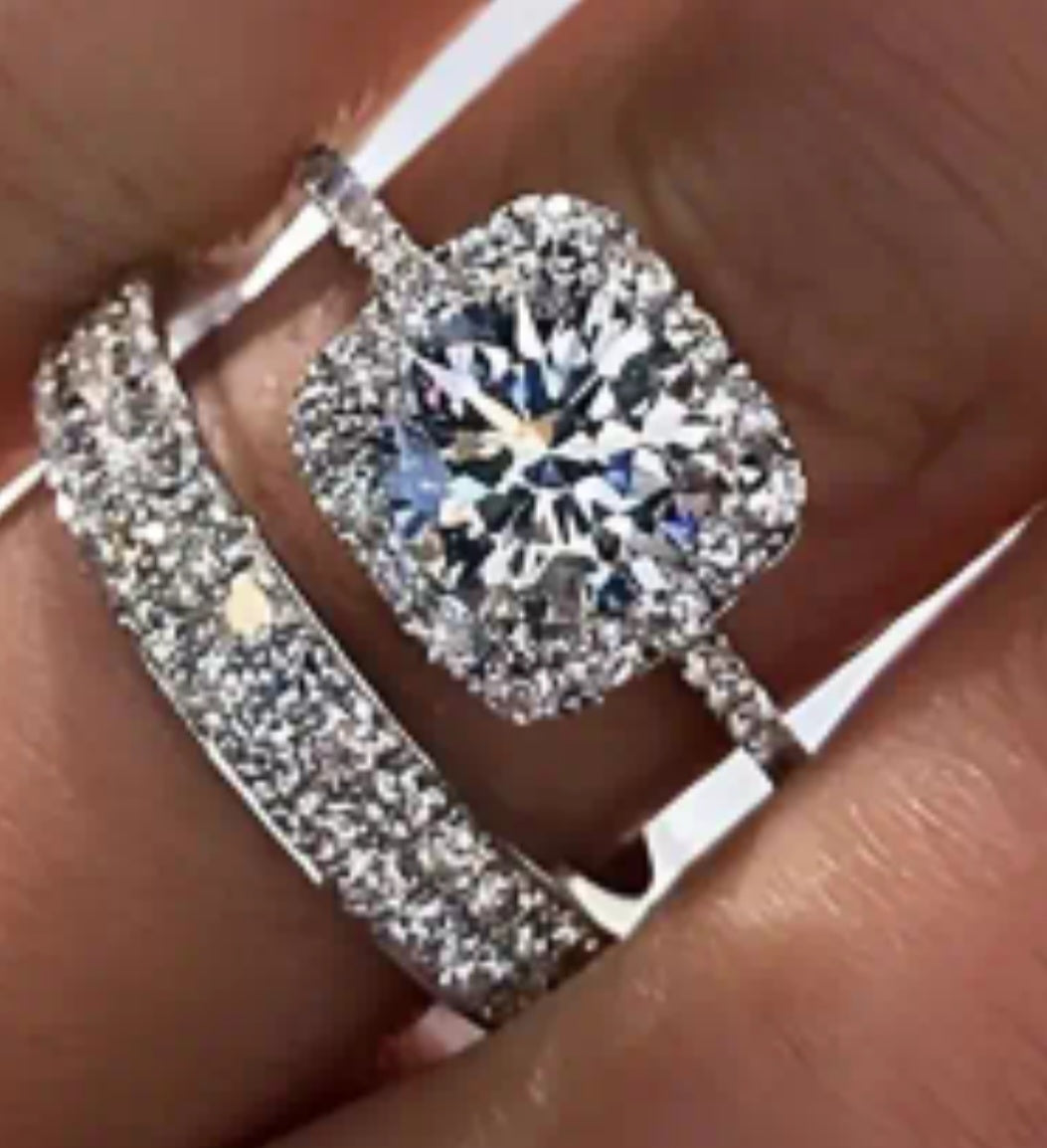 Stunning 2-piece engagement ring set