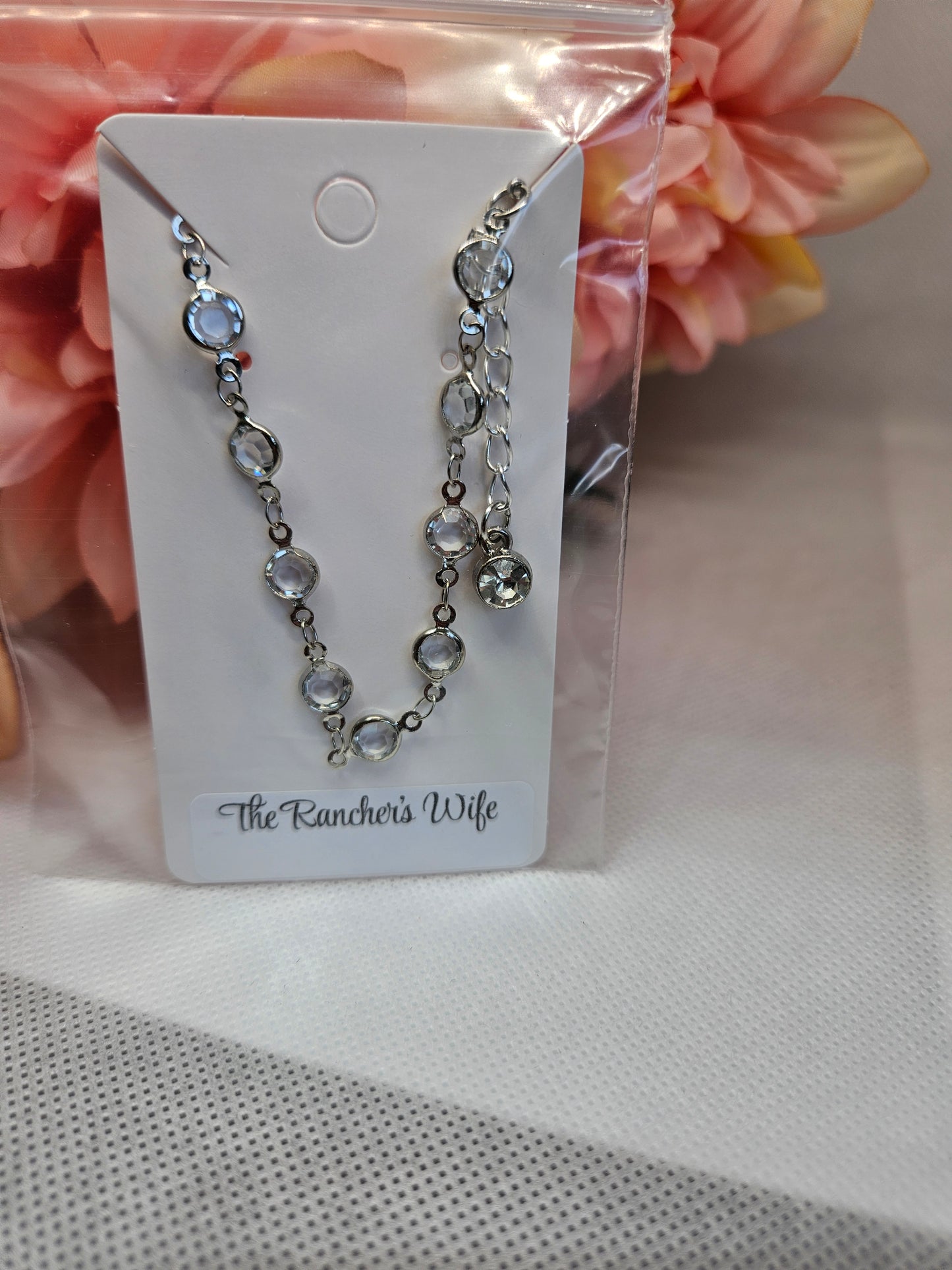 Silvery bracelet with Imitation Zirconia.