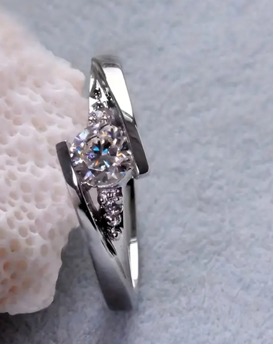 Elegant Vintage Style Engagement Ring for Women, 0.5 CT Round Cut Zirconia