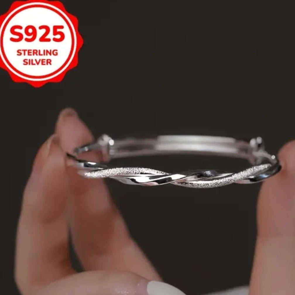 Elegant 925 Sterling Silvery Mobius Strip Bracelet