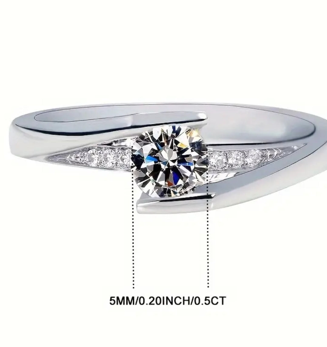 Elegant Vintage Style Engagement Ring for Women, 0.5 CT Round Cut Zirconia