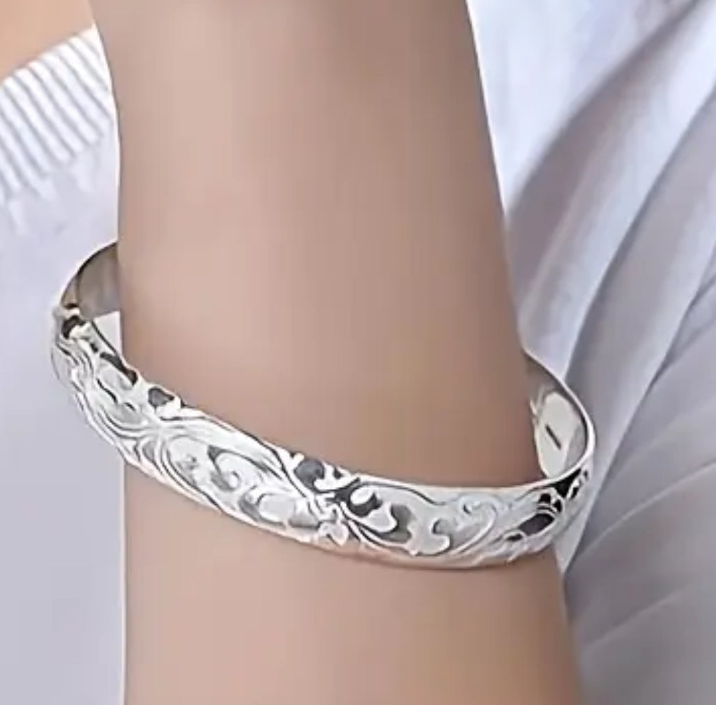 Elegant 925 Sterling Silver Bangle Bracelet