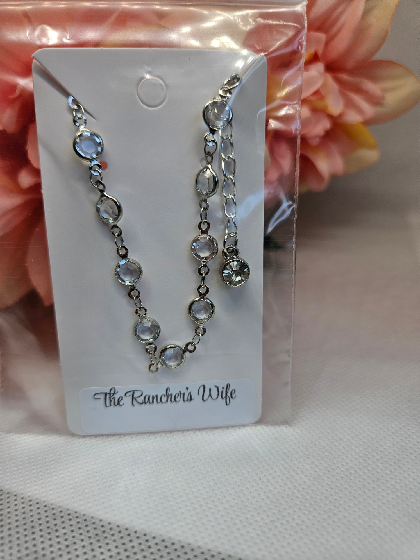 Silvery bracelet with Imitation Zirconia.