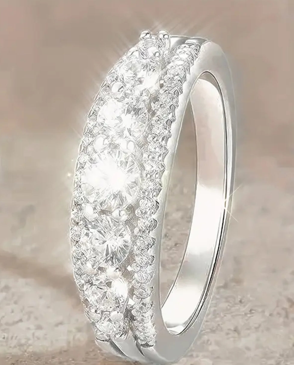 Elegant 925 Sterling Silver Ring with Sparkling Cubic Zirconia - Timeless Luxury, Ideal for Weddings, Valentine's, or special occasions.