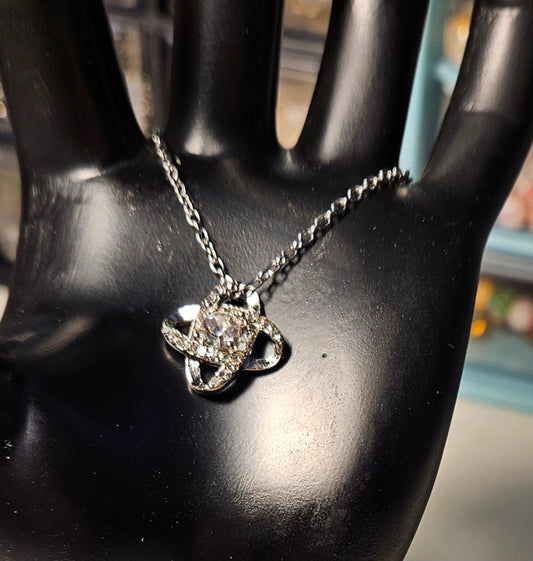 Necklace-Loop Zirconia Silver