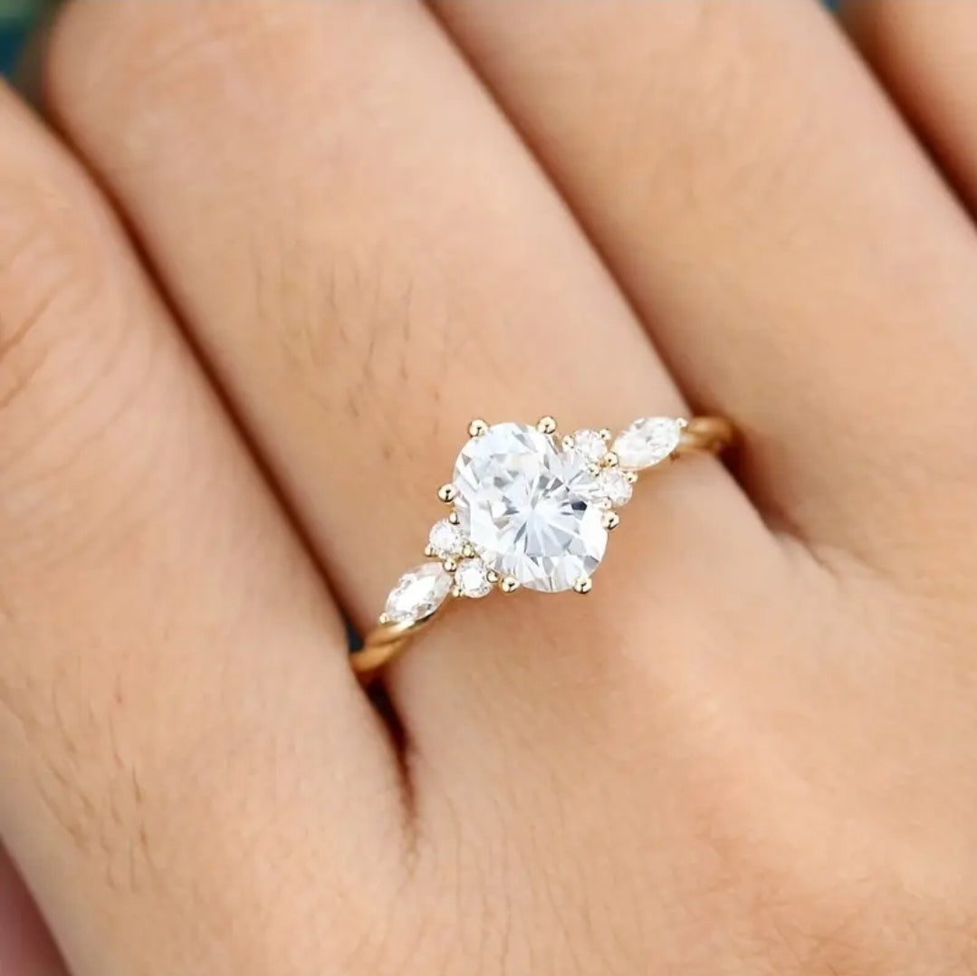 1pc Sparkling Halo Ring with Oval-Cut Cubic Zirconia.