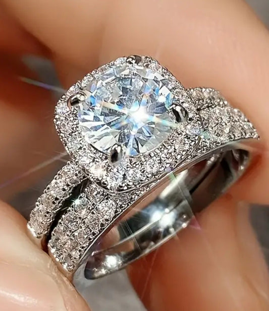 Stunning 2-piece engagement ring set
