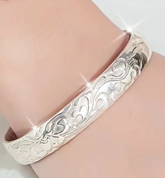 Sparkling Silver Carved Flower Bracelet