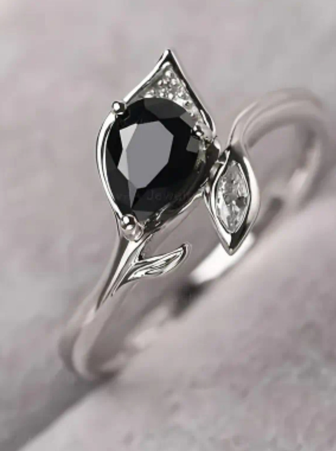 1pc Sexy Cute Alloy Ring with Synthetic Cubic Zirconia, Black Teardrop Leaf Design, Versatile for Daily Wear & Parties, All-Season Fashion Accessory for Carnival